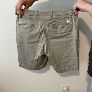Men’s Southern Tide Khaki Shorts